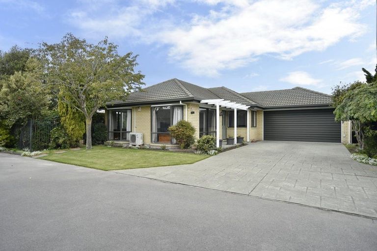 Photo of property in 10a Ronald George Place, Parklands, Christchurch, 8083