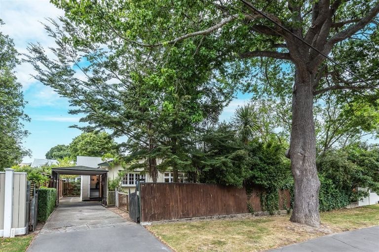 Photo of property in 16 Ford Road, Opawa, Christchurch, 8023