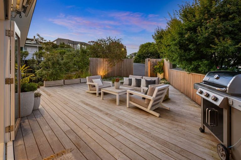 Photo of property in 5 Chevron Place, Castor Bay, Auckland, 0620