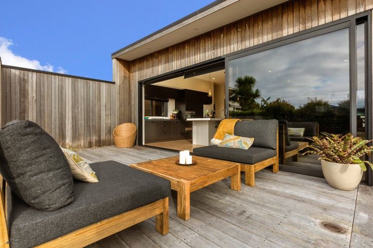 Photo of property in 1156a South Road, Oakura, 4314