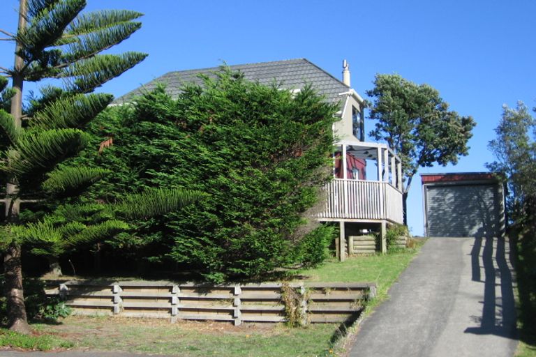 Photo of property in 10 Frances Street, Waikanae Beach, Waikanae, 5036