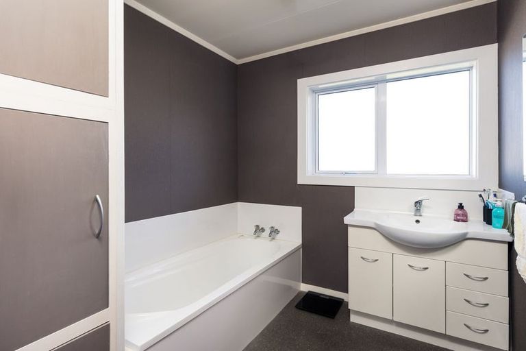 Photo of property in 50 Rhodes Street, Waimate, 7924