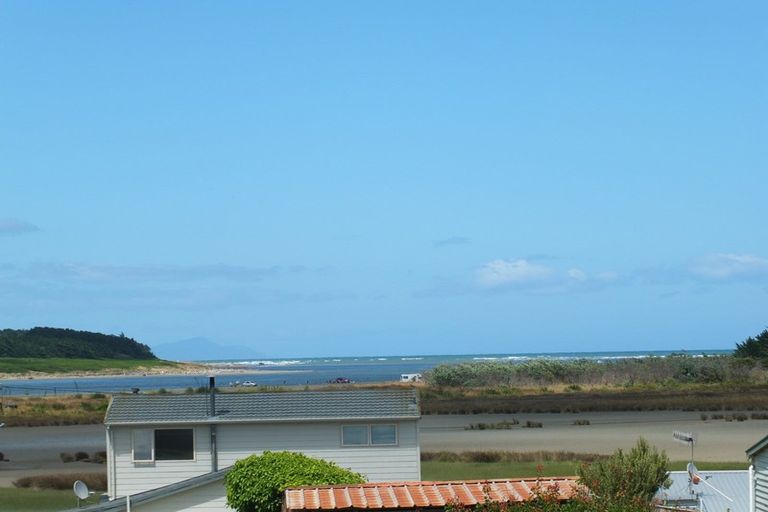 Photo of property in 122 Seabury Avenue, Foxton Beach, Foxton, 4815