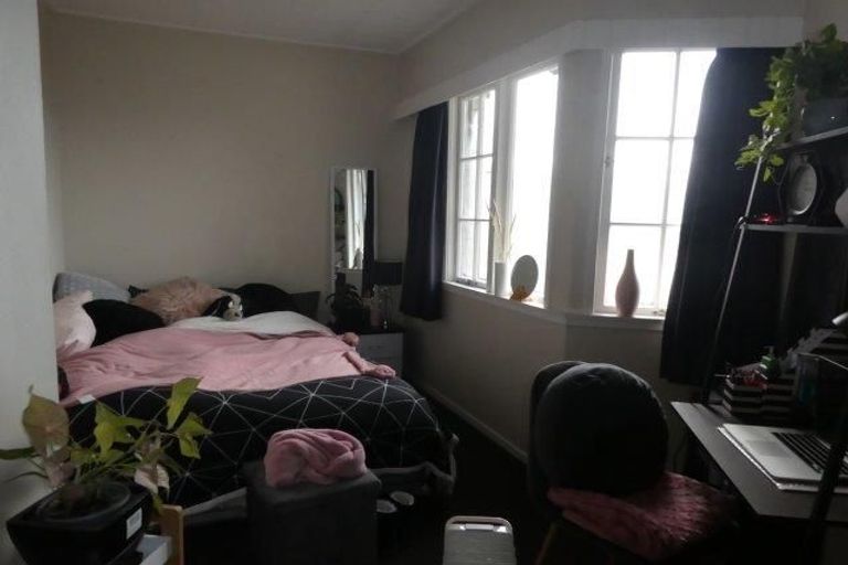 Photo of property in 11 Wynyard Crescent, Fernhill, Queenstown, 9300