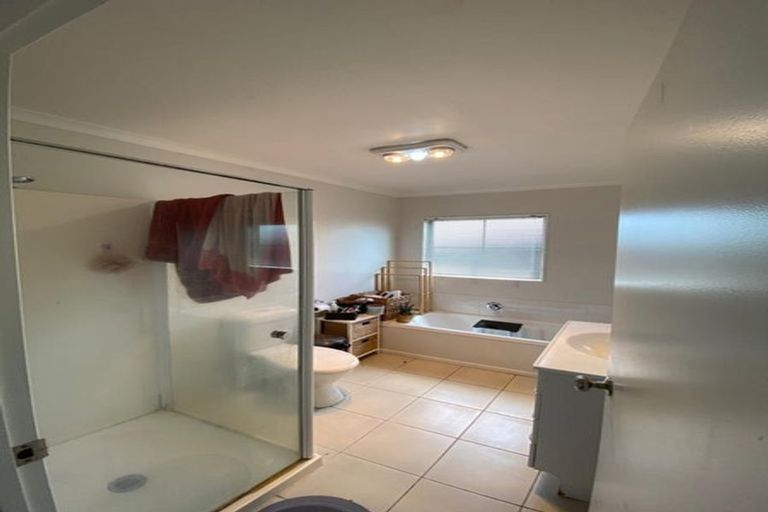Photo of property in 44 Brashier Circle, Sunnyvale, Auckland, 0612
