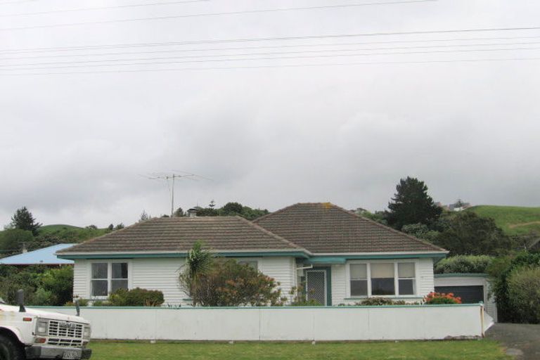 Photo of property in 28 Moana Road, Okitu, Gisborne, 4010