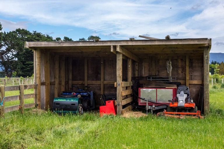 Photo of property in 90 Settlement Road, Morison Bush, Greytown, 5794