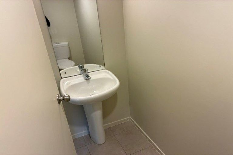 Photo of property in 35 Spalding Rise, Golflands, Auckland, 2013