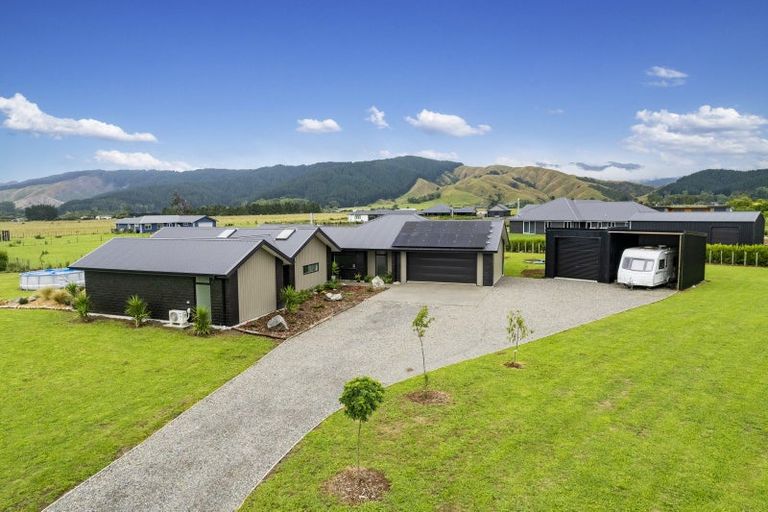 Photo of property in 9 Oriwa Lane, Levin, 5571