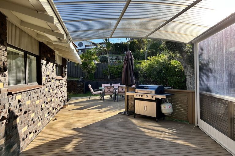 Photo of property in 119 Chelsea View Drive, Chatswood, Auckland, 0626