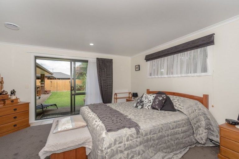 Photo of property in 64 Nielsen Gardens, Rototuna, Hamilton, 3210