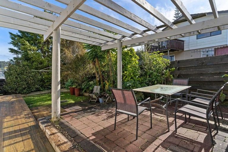 Photo of property in 1/19 Simon Ellice Drive, Bayview, Auckland, 0629