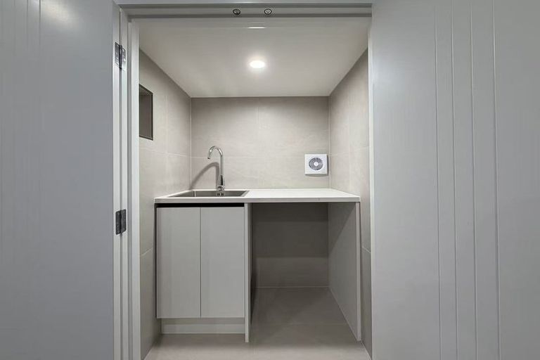 Photo of property in 9a Tangelo Place, Bucklands Beach, Auckland, 2012