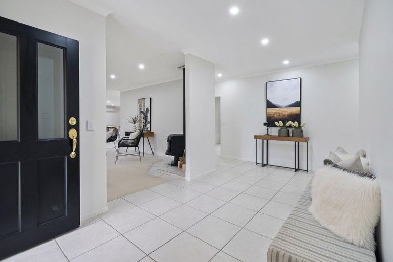 Photo of property in 16 Pukematawai Lane, Levin, 5571
