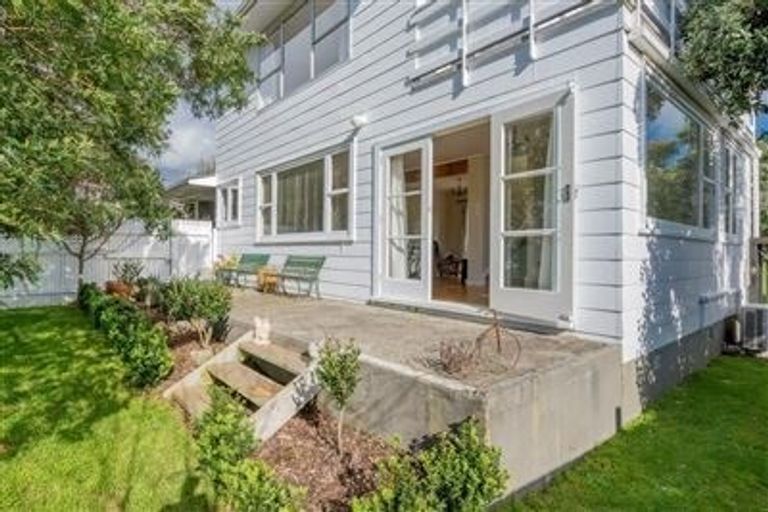 Photo of property in 6 Kaitawa Street, Waikanae Beach, Waikanae, 5036