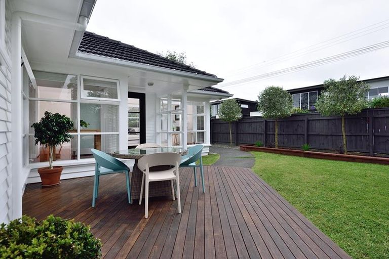 Photo of property in 2/10 Birkley Road, Bayswater, Auckland, 0622