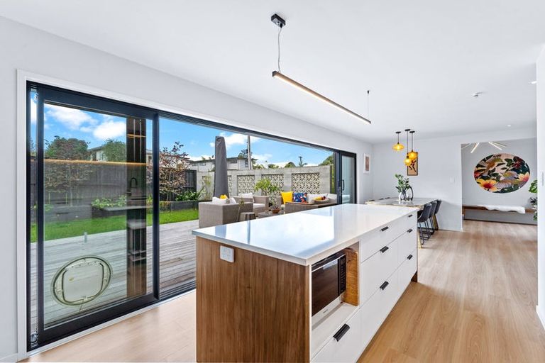 Photo of property in 1/33 Hyde Road, Rothesay Bay, Auckland, 0630