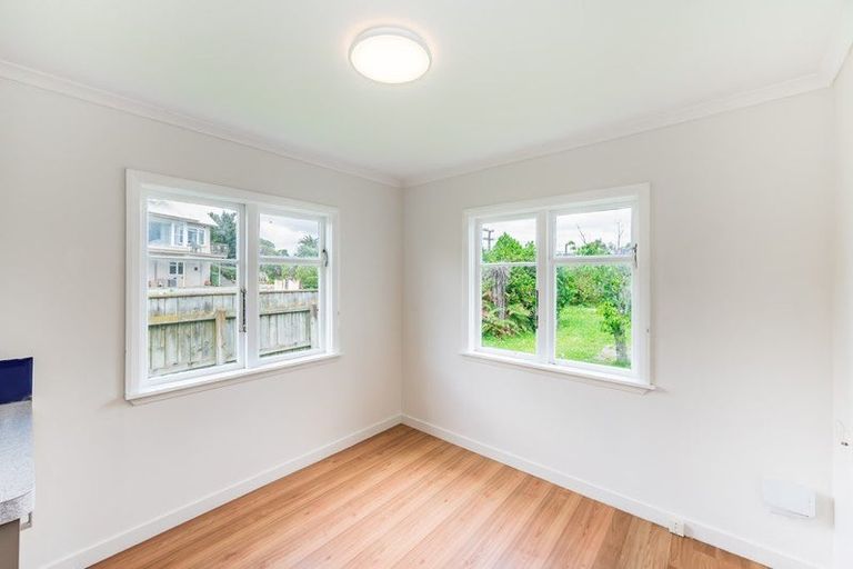 Photo of property in 4 Eatwell Avenue, Paraparaumu Beach, Paraparaumu, 5032
