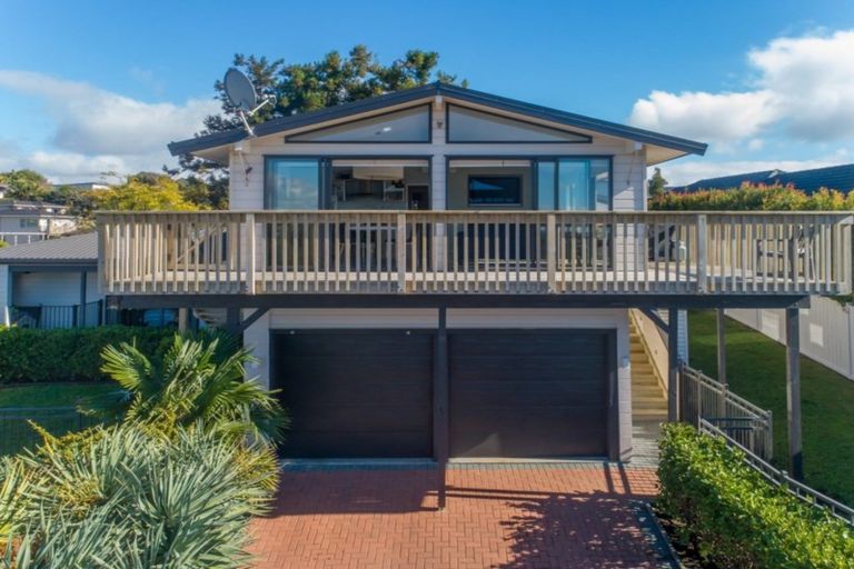 Photo of property in 4 Advene Road, Cockle Bay, Auckland, 2014