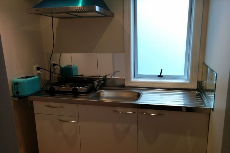 Photo of property in 131a Ocean View Road, Hillcrest, Auckland, 0627