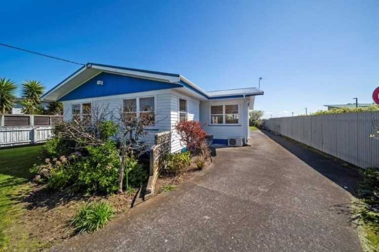 Photo of property in 25 Hunter Street, Hawera, 4610