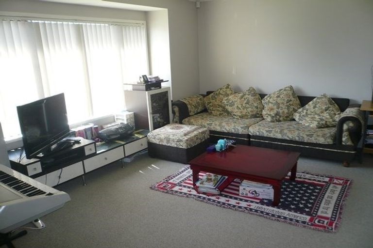 Photo of property in 16 Millstone Lane, Henderson, Auckland, 0612