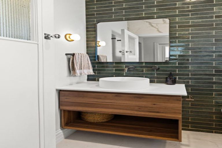 Photo of property in 24 Muritai Crescent, Havelock North, 4130