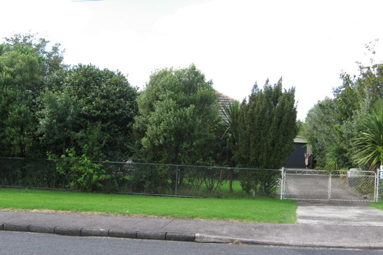 Photo of property in 60 Neil Avenue, Te Atatu Peninsula, Auckland, 0610