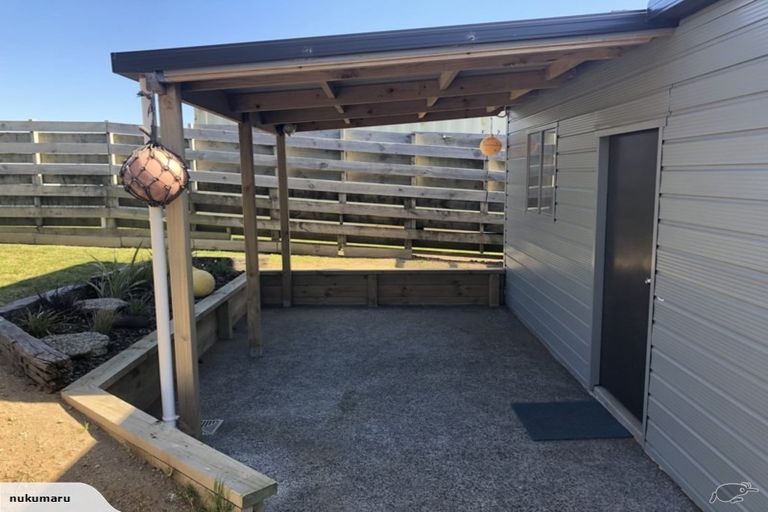 Photo of property in 3 Okiwa Terrace, Waiinu Beach, Whanganui, 4588