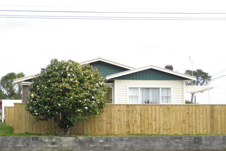 Photo of property in 19 Omata Road, Westown, New Plymouth, 4310