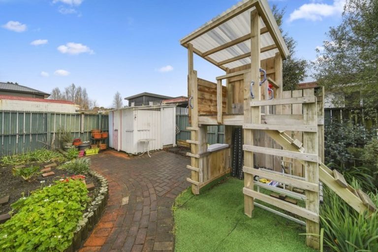 Photo of property in 9 Pixie Place, Pakuranga Heights, Auckland, 2010