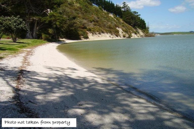 Photo of property in 29 Oxford Street, Whakapirau, Maungaturoto, 0583