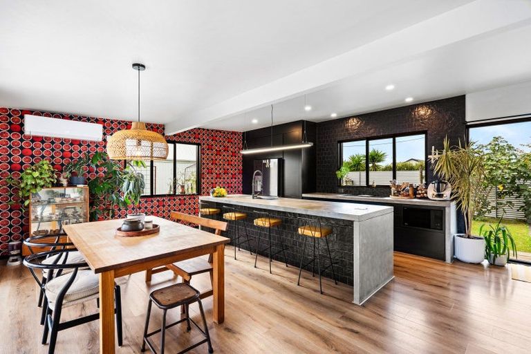 Photo of property in 1 Grey Street, Bay View, Napier, 4104