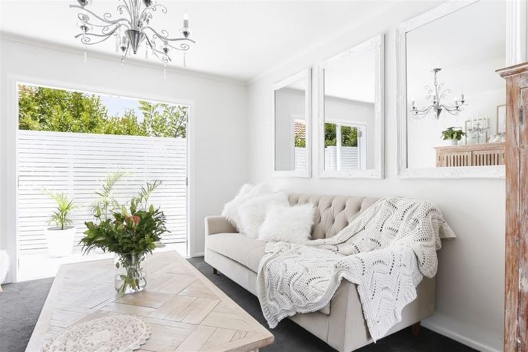 Photo of property in 4a Tiroroa Avenue, Te Atatu South, Auckland, 0610