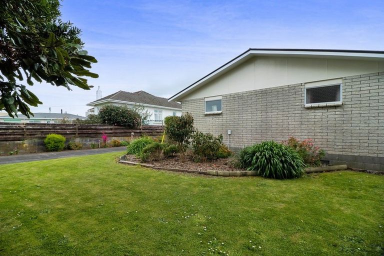 Photo of property in 28 Graham Street, Eltham, 4322