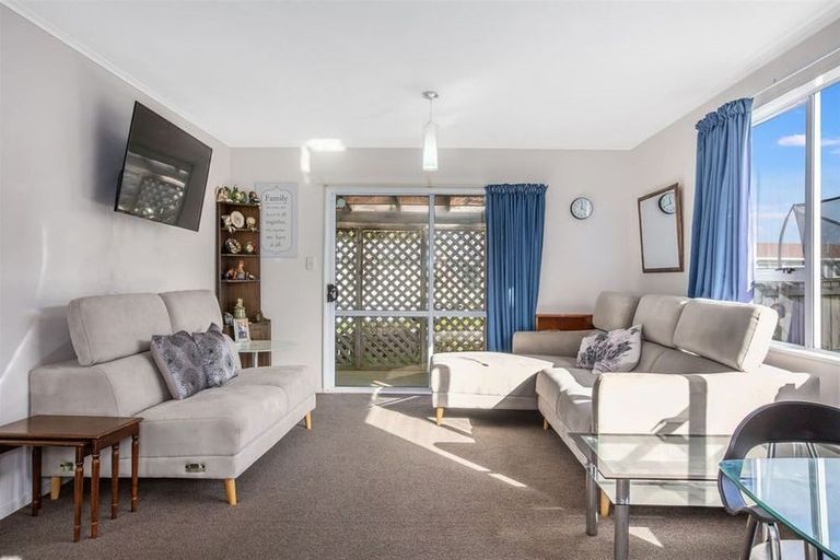 Photo of property in 43 Cleat Street, Whitby, Porirua, 5024