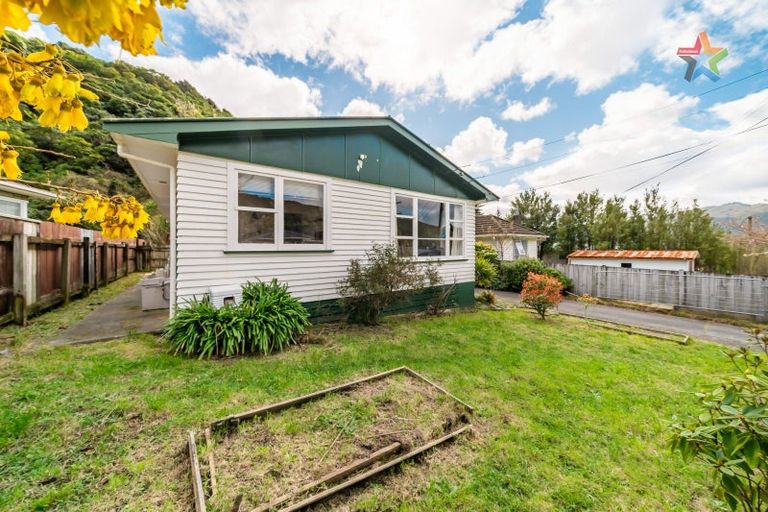 Photo of property in 58 Lees Grove, Wainuiomata, Lower Hutt, 5014