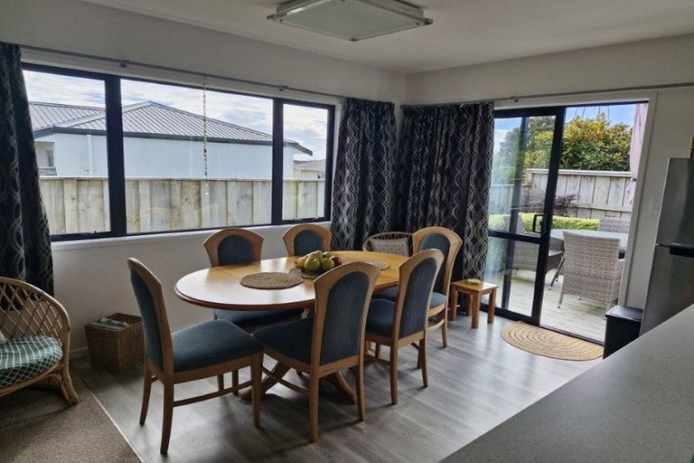 Photo of property in 11 Heta Road, Highlands Park, New Plymouth, 4312