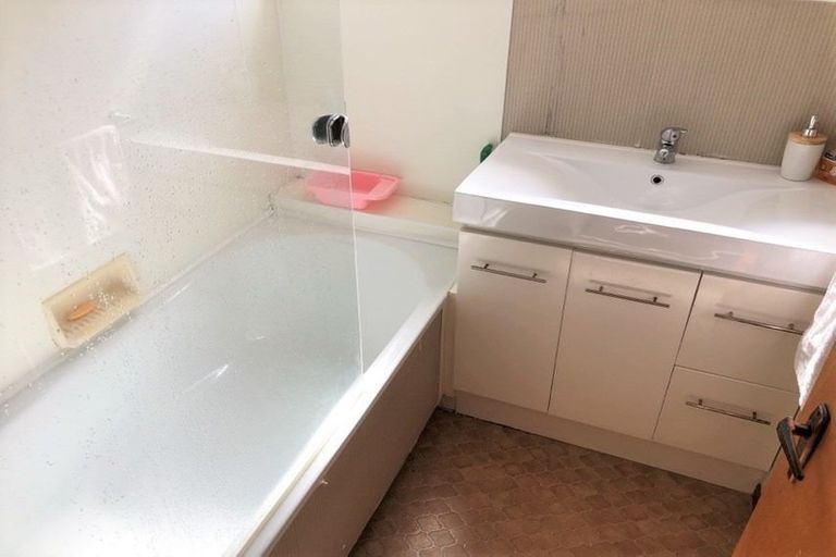 Photo of property in 1/41 Frank Evans Place, Henderson, Auckland, 0610