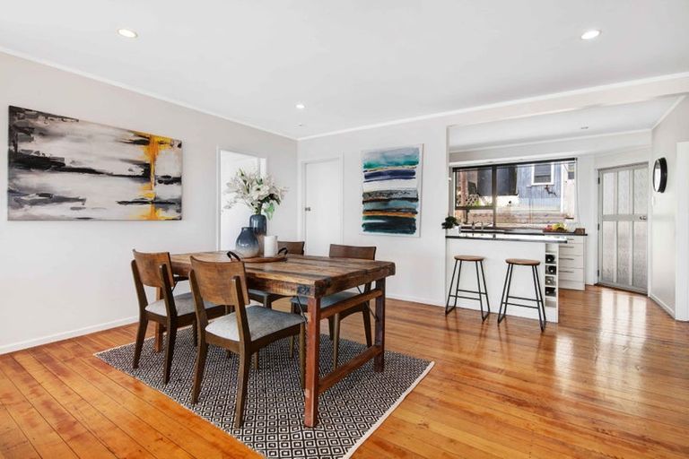 Photo of property in 1099 Whangaparaoa Road, Tindalls Beach, Whangaparaoa, 0930