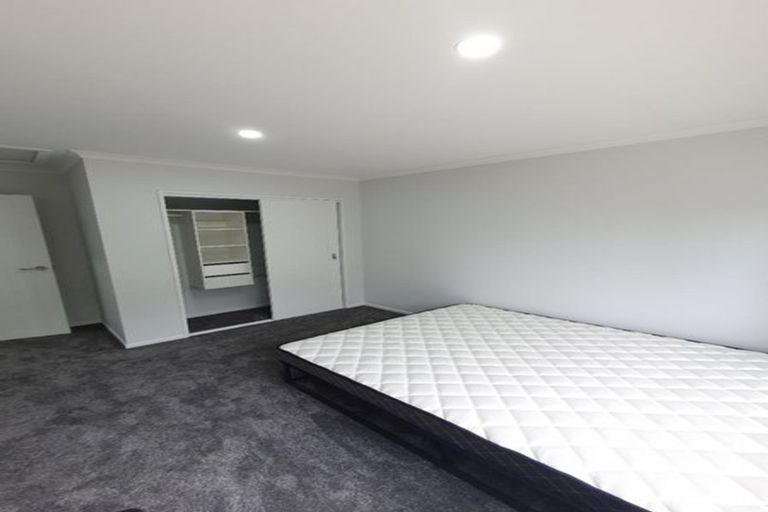 Photo of property in 425d Great South Road, Opaheke, Papakura, 2113