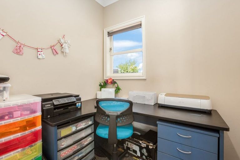 Photo of property in 61 Seaview Road, Paremata, Porirua, 5024