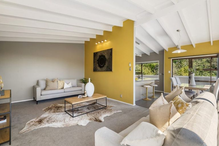 Photo of property in 9 Malters Place, Browns Bay, Auckland, 0630