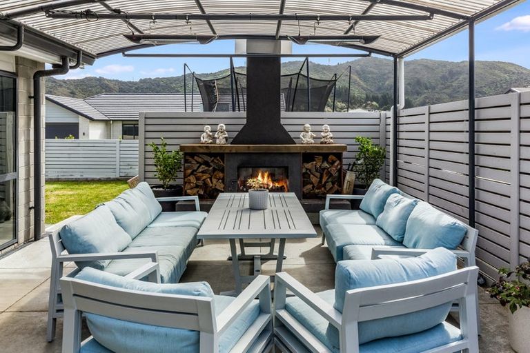 Photo of property in 4 Craigie Way, Wainuiomata, Lower Hutt, 5014