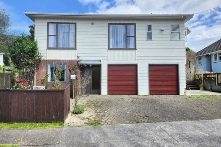 Photo of property in 35 Turkington Street, Tawa, Wellington, 5028
