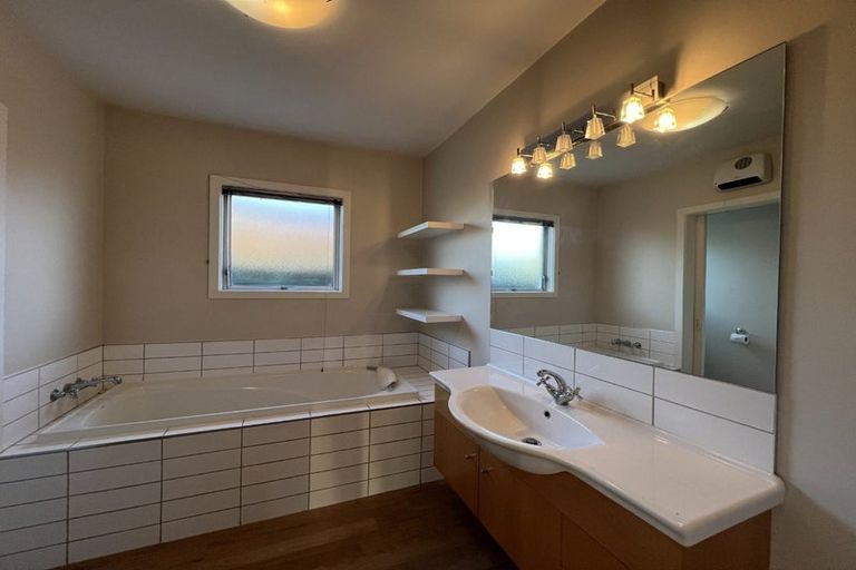 Photo of property in 11 Camberwell Place, Avonhead, Christchurch, 8042