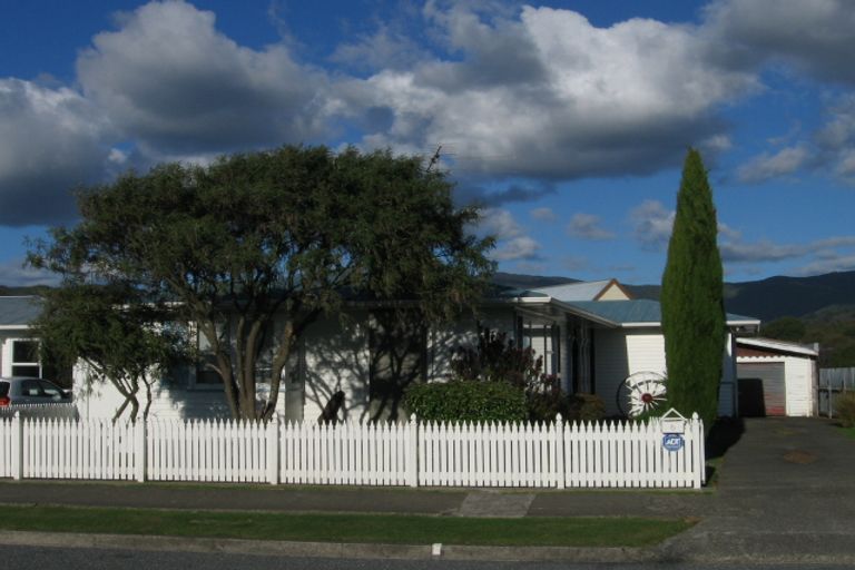 Photo of property in 6 Wetherby Grove, Wainuiomata, Lower Hutt, 5014