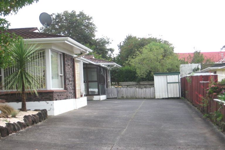 Photo of property in 2/32 Matuhi Rise, Henderson, Auckland, 0612