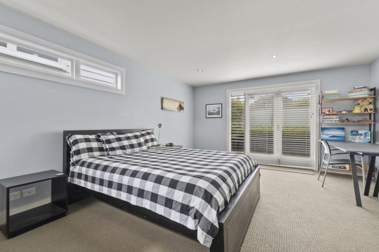 Photo of property in 48 Queen Street, Northcote Point, Auckland, 0627