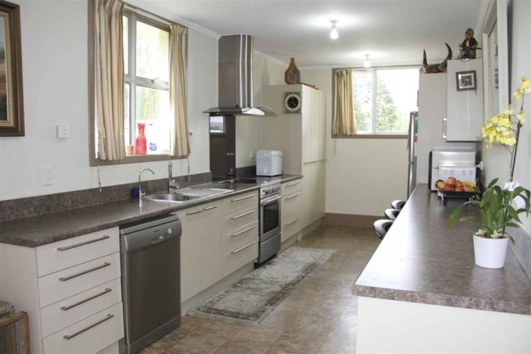 Photo of property in 2268 Ohai Clifden Highway, Orawia, Otautau, 9682